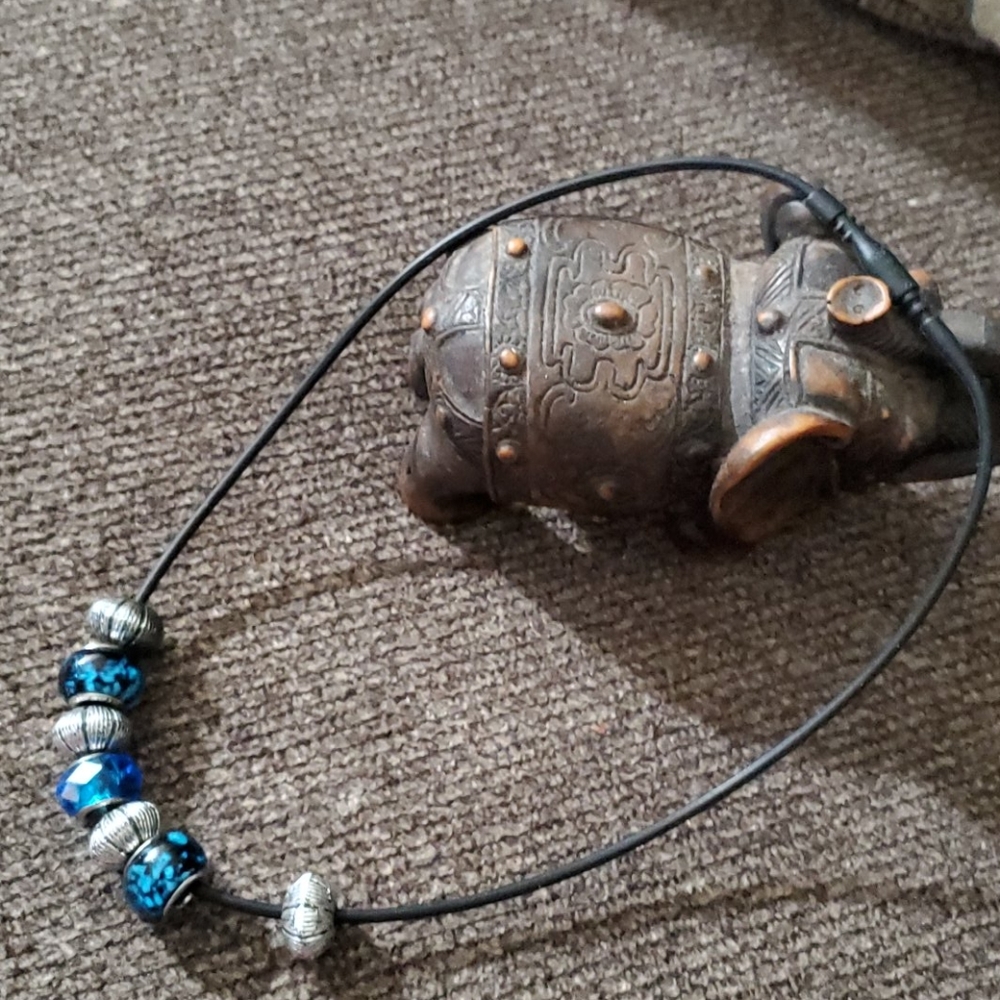 3 for $20 🤑Choker with glass beads
